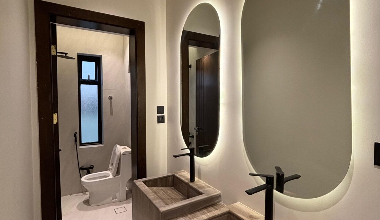 WhatsApp Image 2025-11-11 at 6.31.17 PM (1)