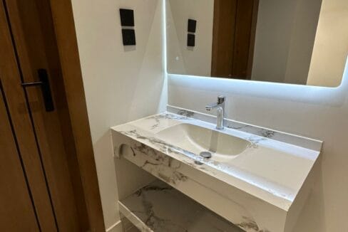 شقه للبيع ارضي حي اليرموك