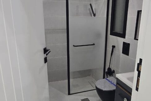 فيلا نصف أرض للبيع